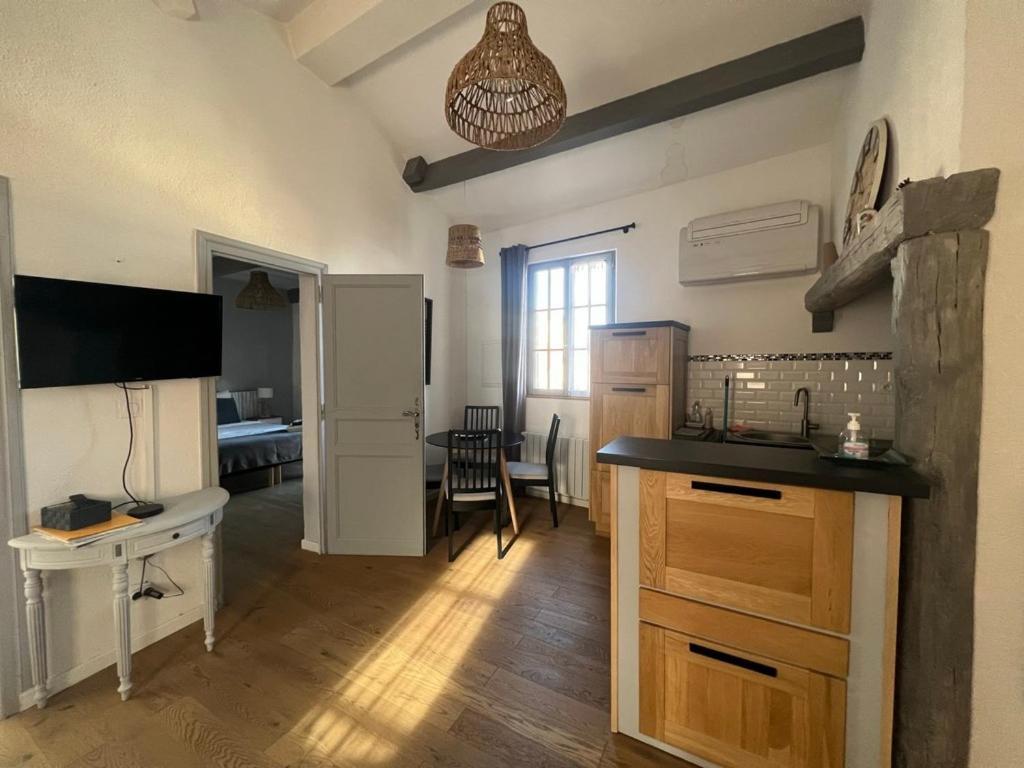Appartement A 50 M De La Place Aux Herbes 위제 외부 사진