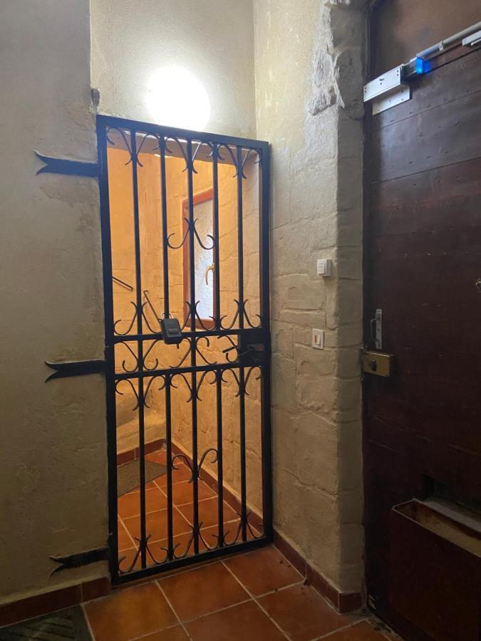 Appartement A 50 M De La Place Aux Herbes 위제 외부 사진