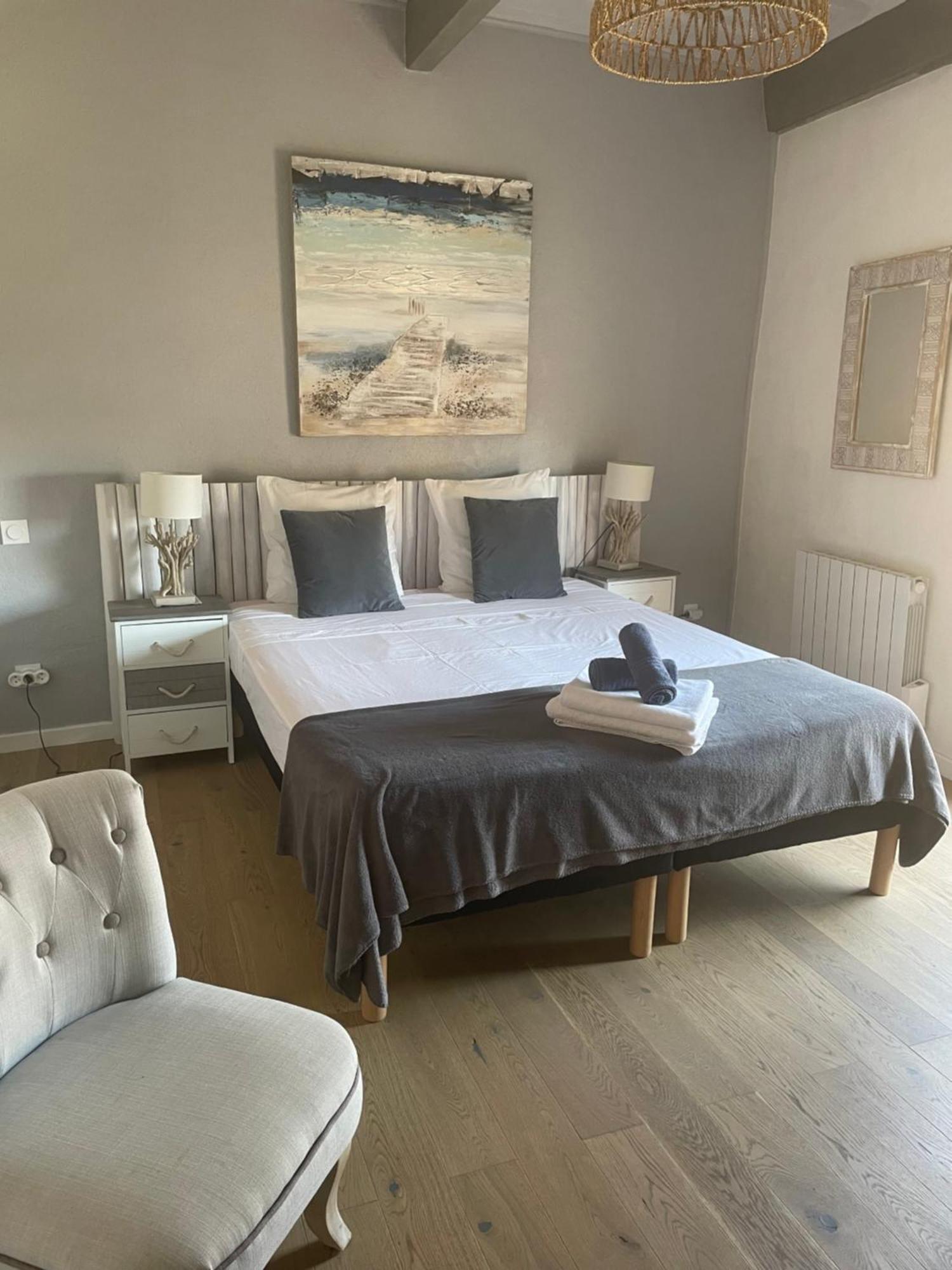 Appartement A 50 M De La Place Aux Herbes 위제 외부 사진